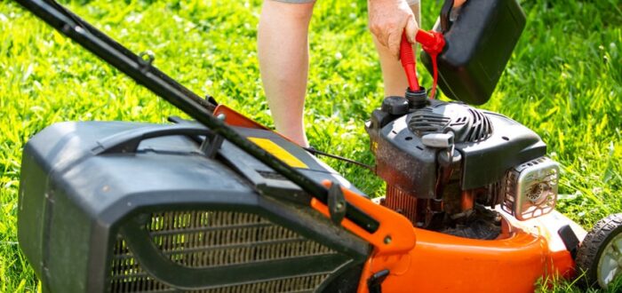 types of oil for lawn mower